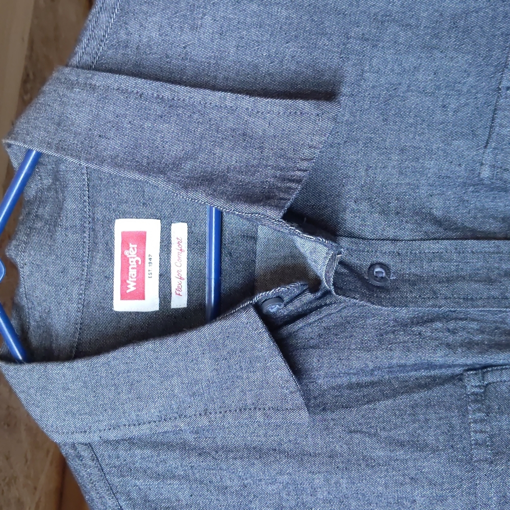 Men's wrangler shirt
